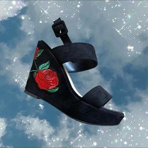 Black Wedges w/ Rose Embroidery 🌹🖤
